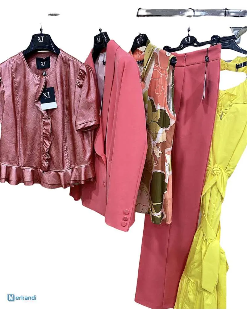 Stock de ropa de mujer de XT STUDIO S/S