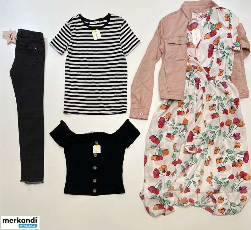 Stock de ropa de verano para mujer de la marca ARDENE
