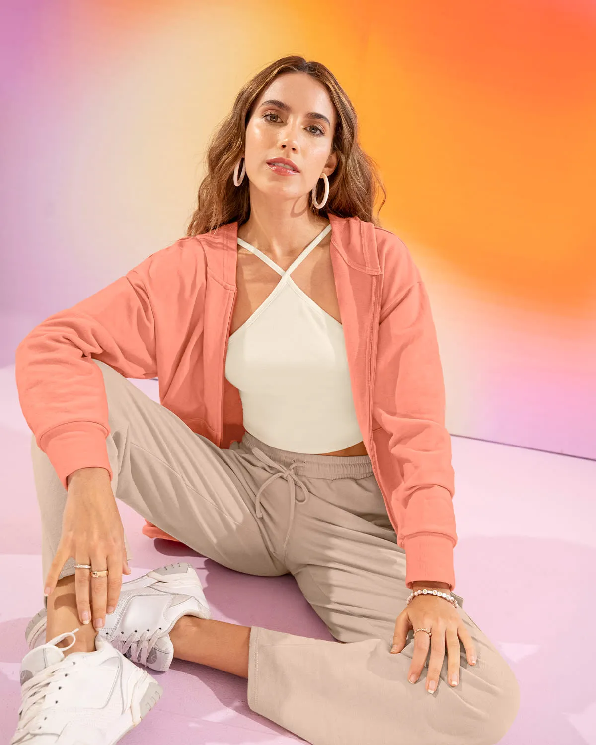 Sudadera manga larga con capucha y cierre frontal