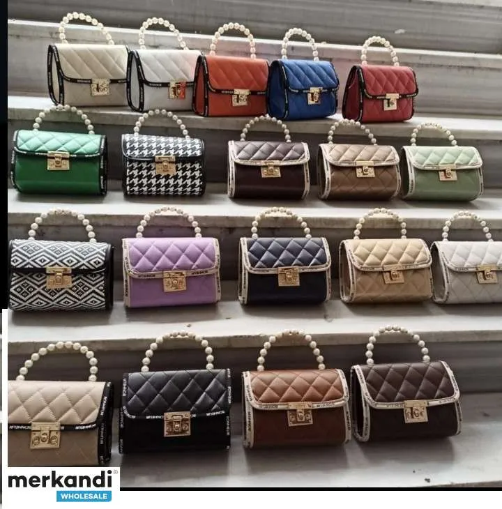 Surtido al por mayor de bolsos de mujer con una variedad de modelos y opciones de color de Turquía.