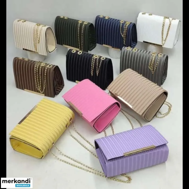 Surtido al por mayor de bolsos de mujer con una variedad de modelos y opciones de color de Turquía.