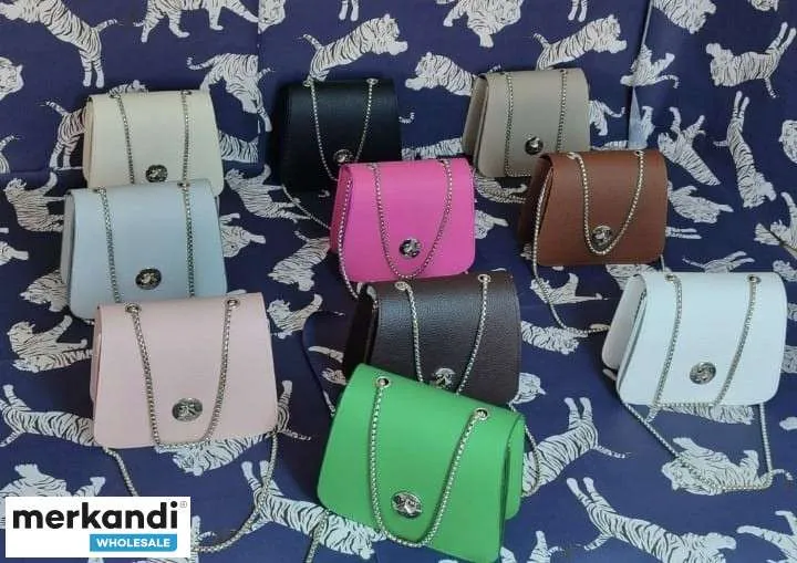 Surtido al por mayor de bolsos de mujer con una variedad de modelos y opciones de color de Turquía.