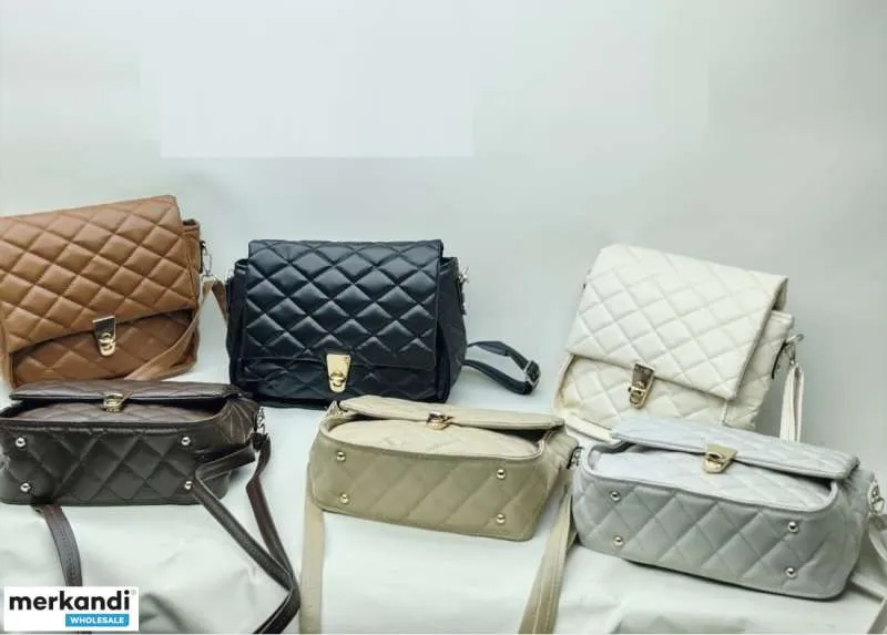Venta al por mayor de bolsos de mujer para mujer que se ofrece en varios modelos y variantes de color de Turquía.