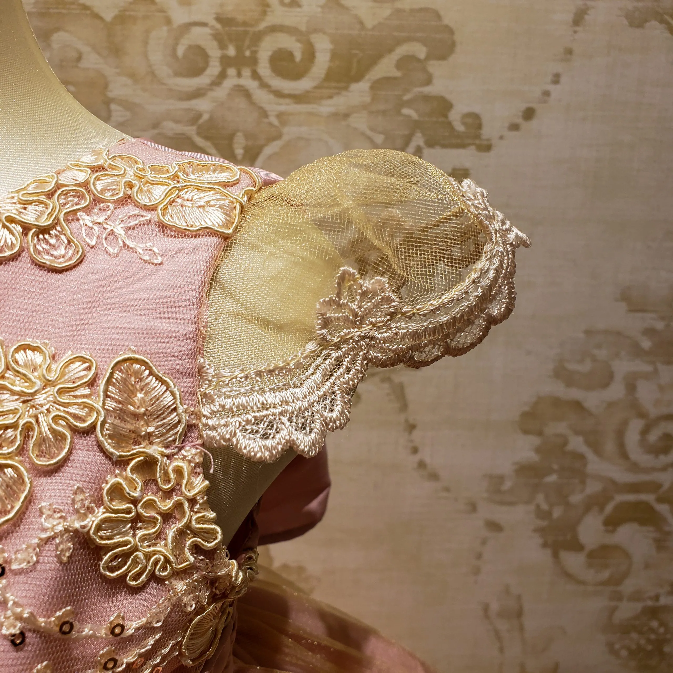Vestido de Niña Fiesta Rosa Palo con Encaje Oro Elegante Talla 2 a 3 Años