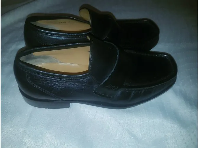 Yves Saint Laurent Zapatos de hombre Negro 