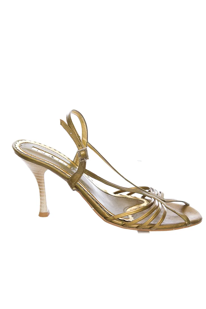 ZAPATOS COLOR DORADO  NAIS
