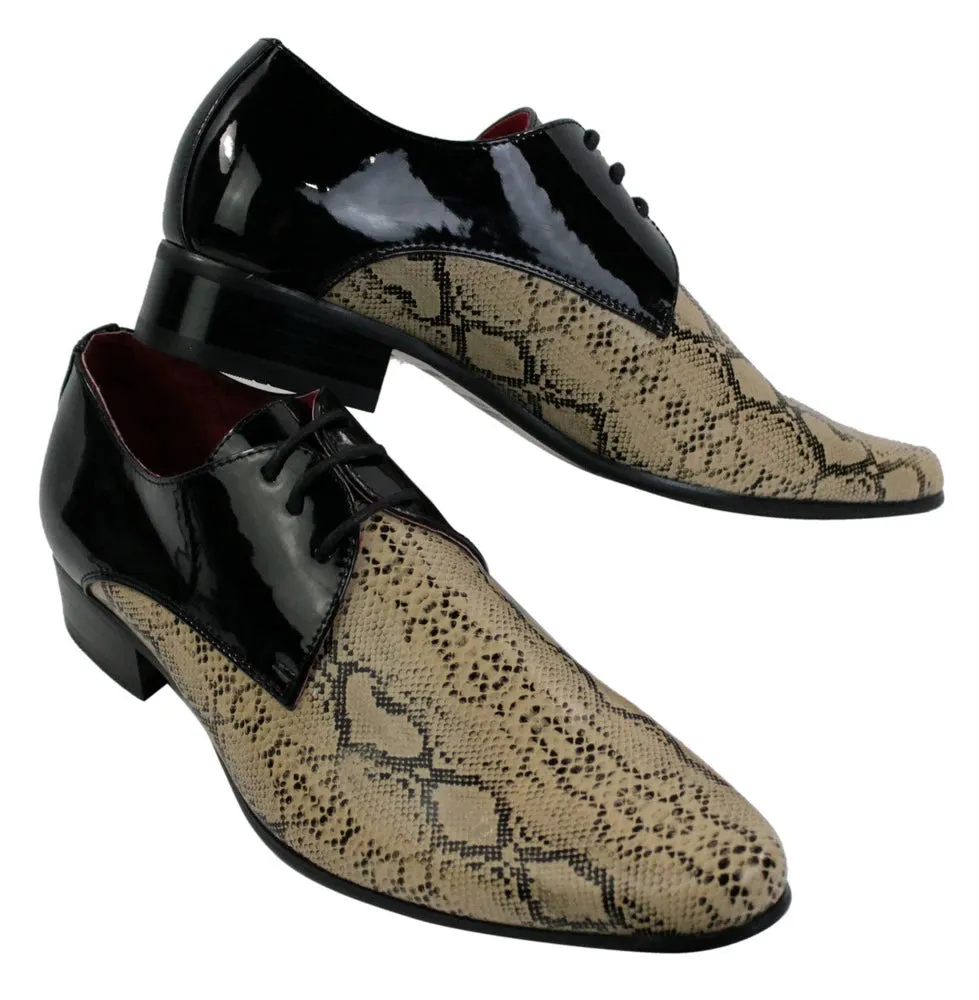 Zapatos de cuero de charol brillante con patente de serpiente en color beige para hombre