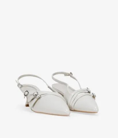 Zapatos de tacón negros destalonados 