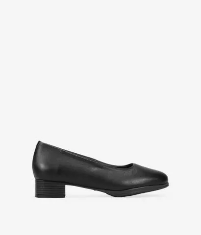 Zapatos de tacón negros en piel