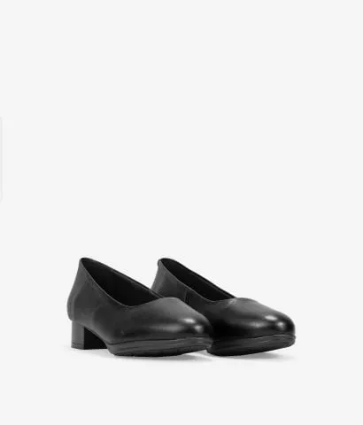 Zapatos de tacón negros en piel