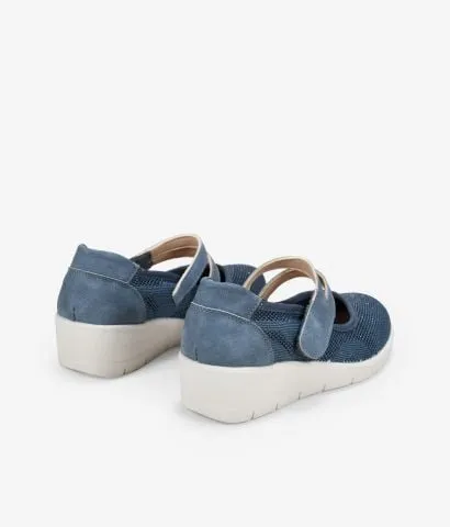 Zapatos deportivos azules con cuña