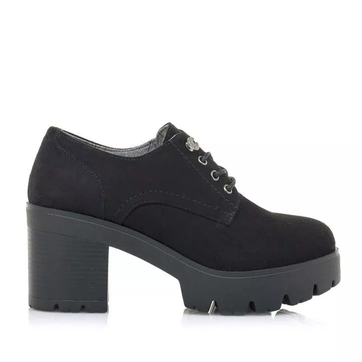 Zapatos tacón Mustang negros modelo bass