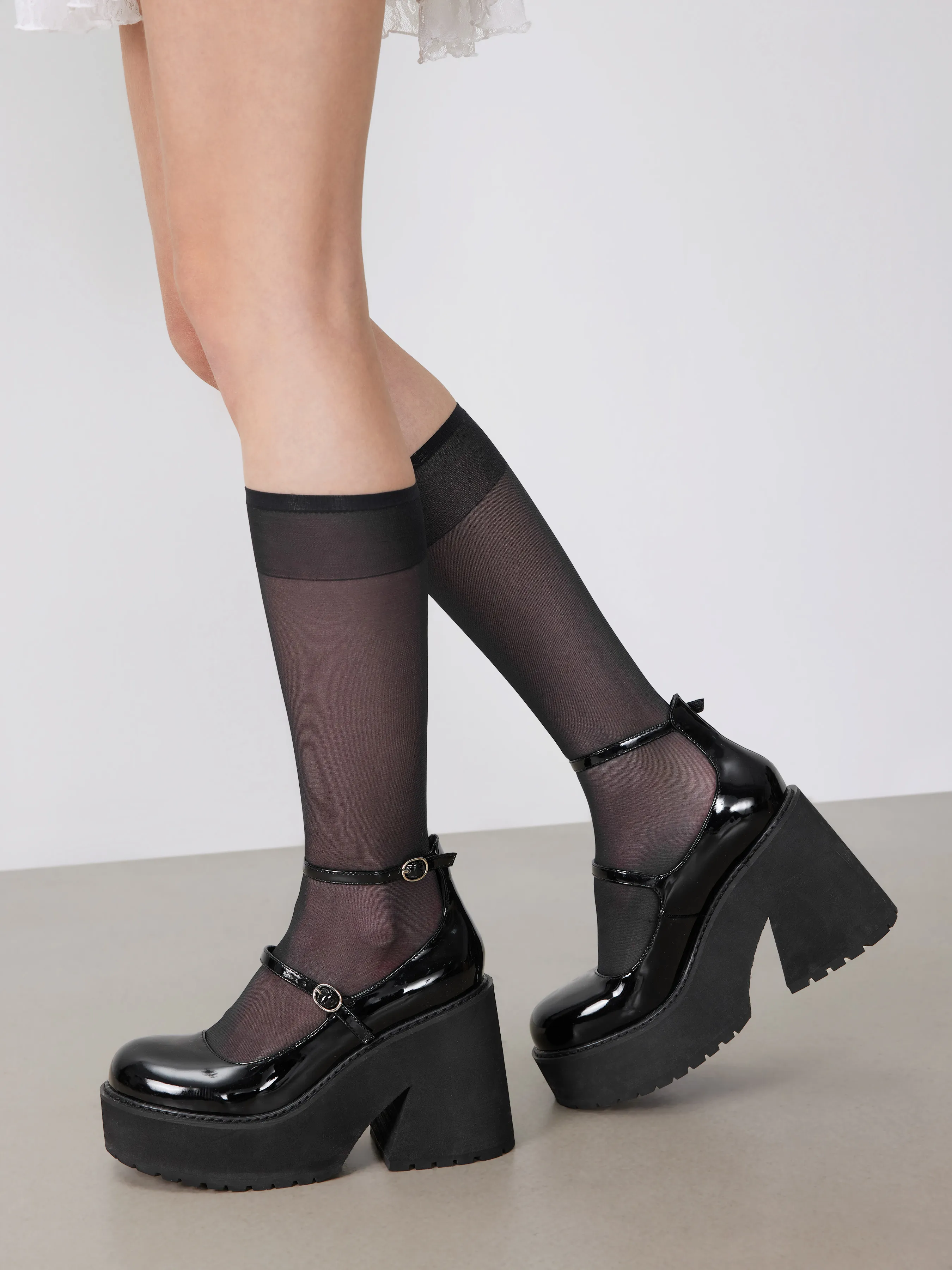  Zapatos tipo merceditas con doble correa y tacón grueso