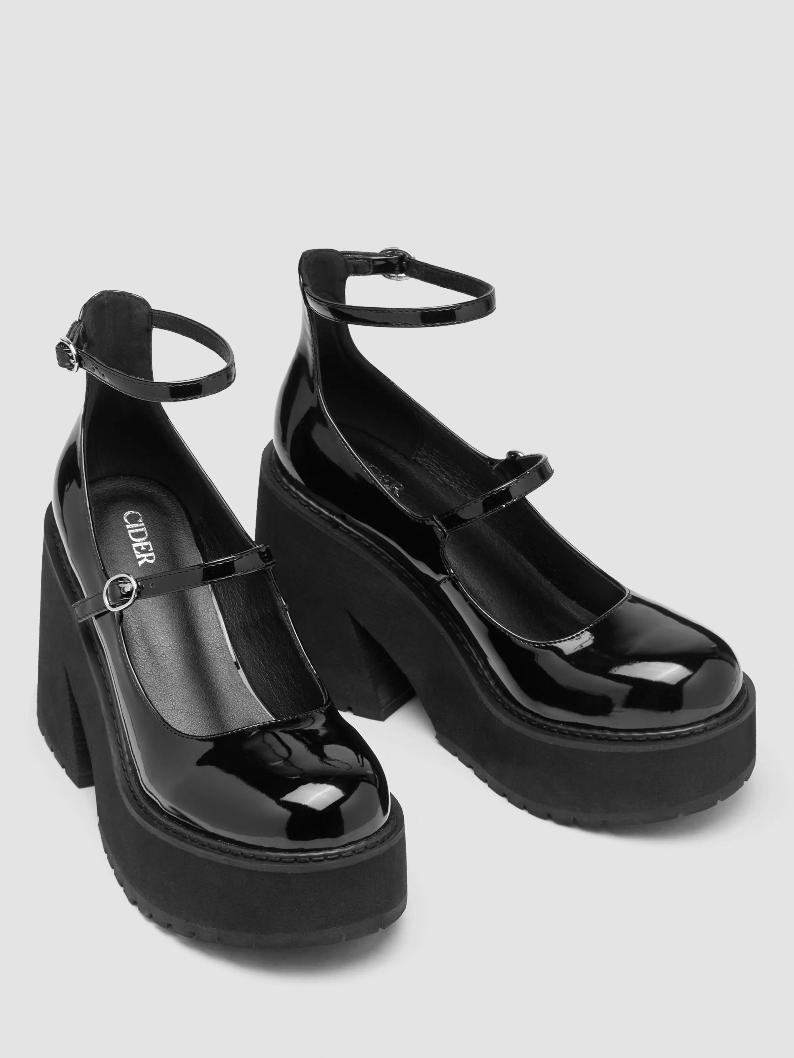  Zapatos tipo merceditas con doble correa y tacón grueso